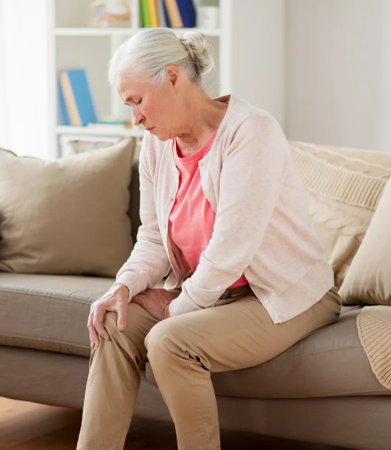 woman with leg pain in Abidjan Côte d’Ivoire